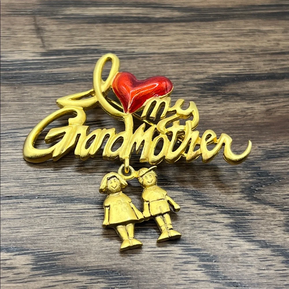 Gold 'Grandmother' Script Pin with Red Heart and Dangling Children - Picture 2 of 8